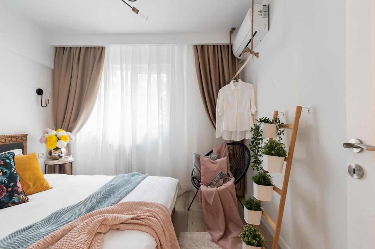Eclectic 3 Bedroom Calea Victoriei By Urbanesq Букурещ Екстериор снимка