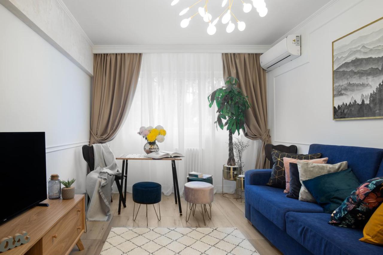 Eclectic 3 Bedroom Calea Victoriei By Urbanesq Букурещ Екстериор снимка