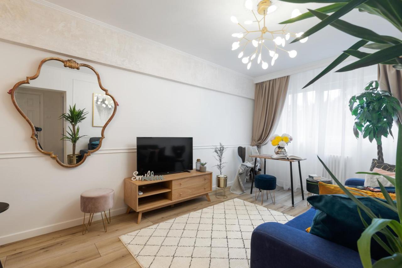 Eclectic 3 Bedroom Calea Victoriei By Urbanesq Букурещ Екстериор снимка